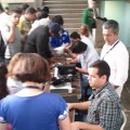 Entrega de licencias por parte de los profesoresColaDelEvento