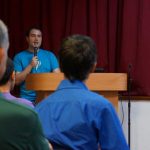 Miguel "Skatox"Useche dando una ponencia por parte de Tech Speakers en el Maracaibo Tech Meetup