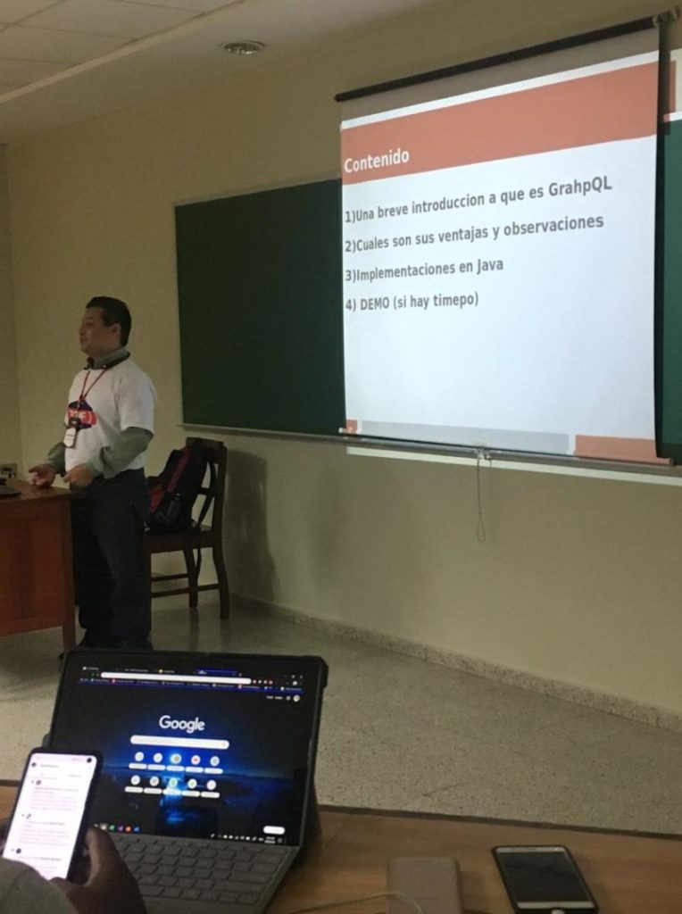 Omar Berroterán Silva hablando sobre GraphQL